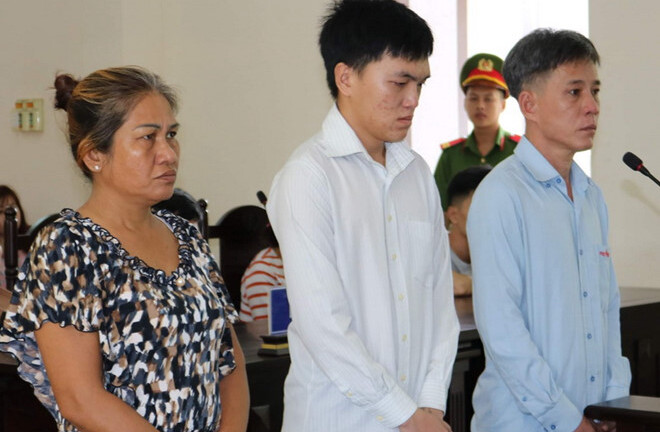 Hai vợ chồng lĩnh án nặng vì nhờ bạn của con trai đi 
