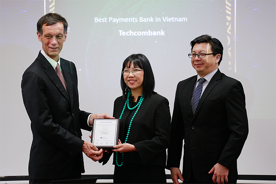 Techcombank được trao tặng giải thưởng “Ngân hàng cung cấp dịch vụ thanh toán tốt nhất Việt Nam 2019”