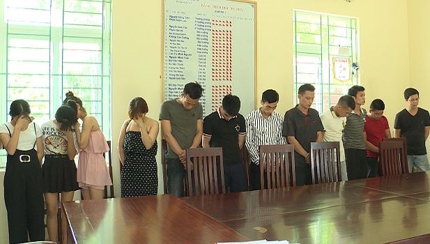 Vĩnh Phúc: Đột kích karaoke Thiên Thai, tóm gọn nhóm nam nữ thanh niên thác loạn ma túy