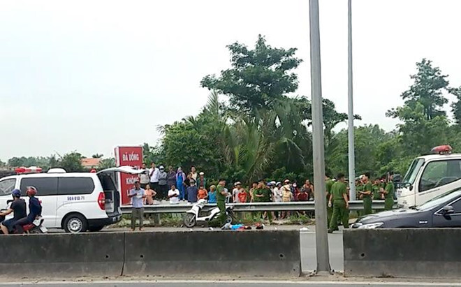Điều tra nghi án nam thanh niên truy đuổi đâm chết cô gái rồi vào nhà tổ trường dân phố đầu thú