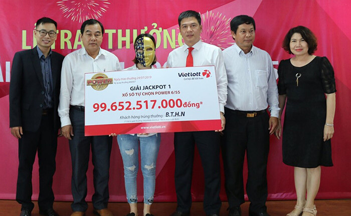 Trao giải Jackpot hơn 99 tỷ cho thợ làm tóc ở Bến Tre