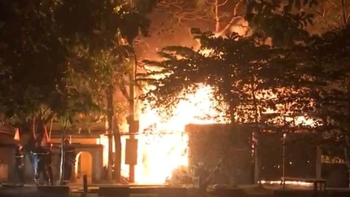 Thừa Thiên Huế: Xưởng gỗ cháy lớn giữa đêm khuya, thiêu rụi nhiều tài sản