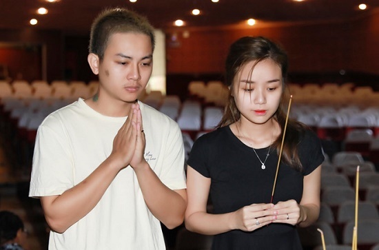 Hoài Lâm lần đầu xuất hiện cùng vợ sau khi thừa nhận đã kết hôn