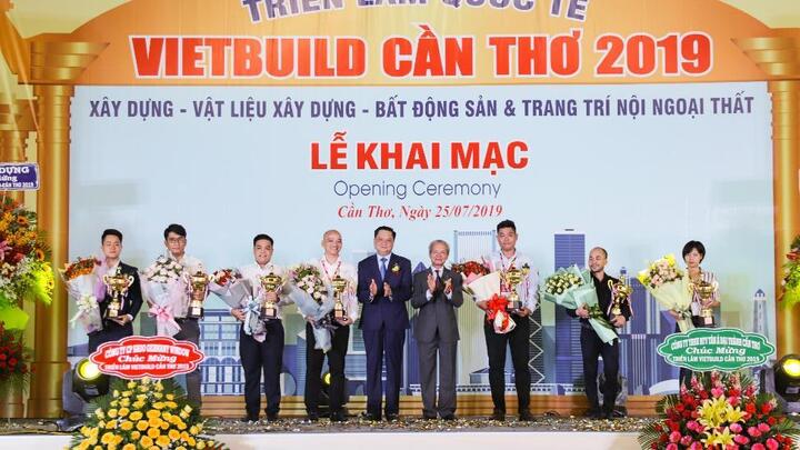 Tập đoàn Tân Á Đại Thành mang thử thách độ bền Siêu Bồn Nhựa Plasman đến Vietbuild Cần Thơ 2019