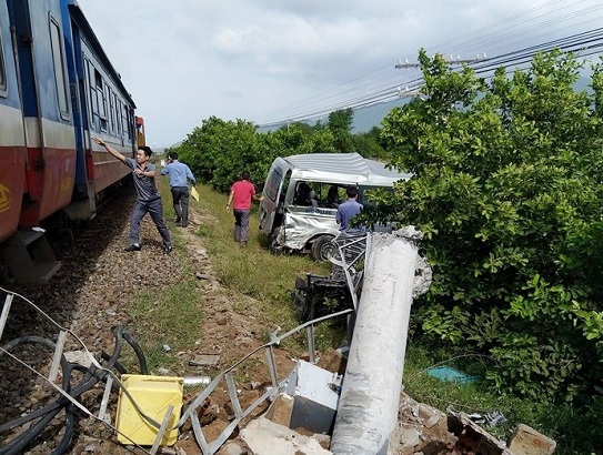 Xót xa hiện trường vụ tai nạn đường sắt nghiêm trọng ở Bình Thuận khiến 3 người tử vong
