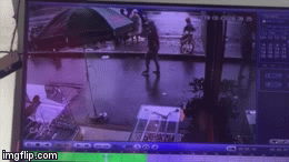 Video: Lạnh người khoảnh khắc xe khách lao thẳng vào chợ Chư Sê, khiến 4 người thiệt mạng