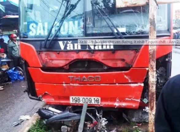 Gia Lai: Xe khách lao thẳng vào chợ, 5 người thương vong