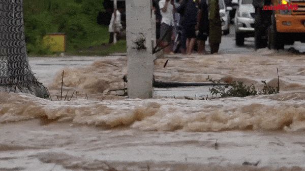 Hình ảnh hàng trăm nhà dân ở Đắk Lắk chìm trong biển nước
