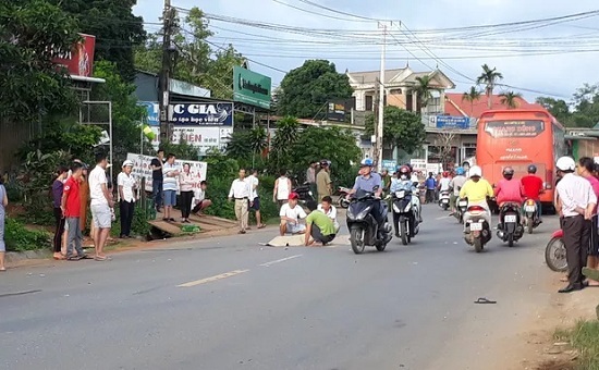 Quảng Trị: Xót xa bé gái 12 tuổi bị xe khách tông tử vong đúng ngày sinh nhật