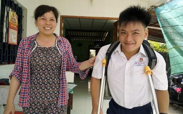 Nam sinh chịu di chứng bại não trúng tuyển ĐH Công nghiệp TP.HCM: “Có tri thức, em tin mình có cơ hội tìm việc đến 50%”