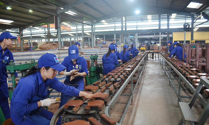 Bị cuốn vào máy cấp liệu, nữ công nhân nhà máy gạch tử vong