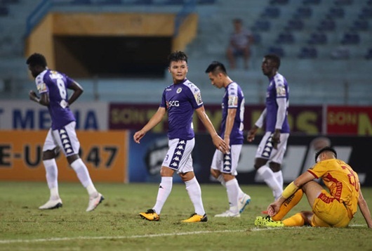 Quang Hải nén nỗi đau mất người thân, thi đấu xuất sắc trong chiến thắng 