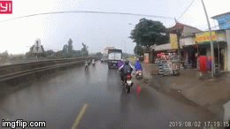 Video: Tài xế ô tô phanh 