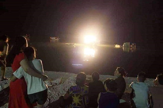 Quảng Ninh: Đưa con đi tắm biển, cha bị sóng cuốn tử vong