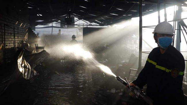 Bình Định: Cháy lớn tại chợ Cây Xăng, giải cứu thành công hai bà cháu