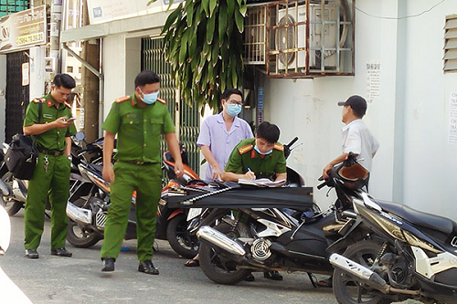 Điều tra vụ phát hiện thi thể người đàn ông đang phân hủy trong phòng trọ khóa trái cửa