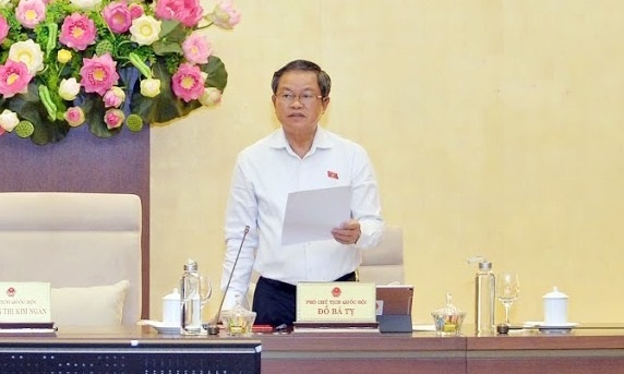 Phó Chủ tịch Quốc hội: “Dùng trực thăng chữa cháy, nước chưa xuống thì đã bốc hơi hết”