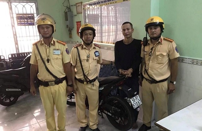 Truy bắt đối tượng vận chuyển thuê hơn 1kg ma tuý đá