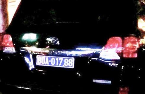 Nghệ An: Xe sang doanh nghiệp tặng đấu giá nhiều lần vẫn không ai rước