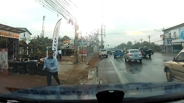 Những tai họa trời giáng hi hữu khiến mọi người sợ thót tim