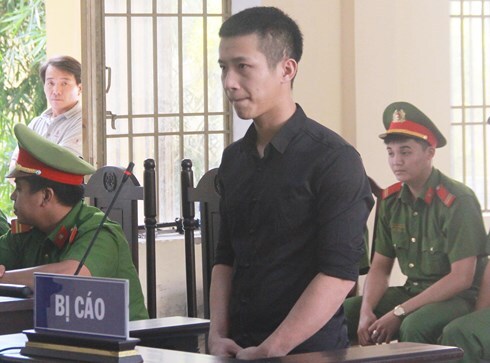 Tuyên phạt 10 năm tù người chồng đâm dao liên tiếp khiến vợ trọng thương