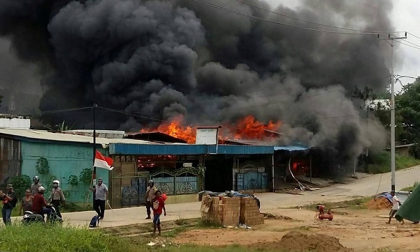 Indonesia: Bạo loạn dâng cao, dịch vụ Internet bị cắt, khẩn cấp điều động 1.200 cảnh sát