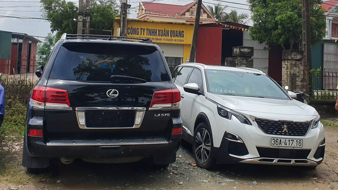 Vụ dân đánh trống, bao vây nhóm côn đồ phá cổng làng ở Thanh Hóa: Tạm giữ xe sang biển số