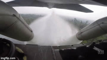 Brazil điều chiến đấu cơ dội hàng ngàn lít nước dập lửa cứu 