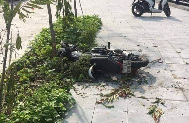 Tin tức tai nạn giao thông mới nhất hôm nay 27/8/2019: Lao xe lên vỉa hè, nam sinh lớp 10 tử vong