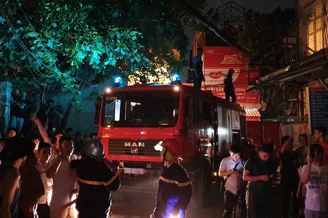 Hiện trường vụ cháy nhà kho công ty bóng đèn phích nước Rạng Đông