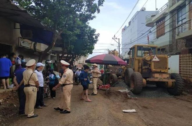 Tin tức tai nạn giao thông mới nhất hôm nay 29/8/2019: Trung tá công an bị xe ủi cán tử vong