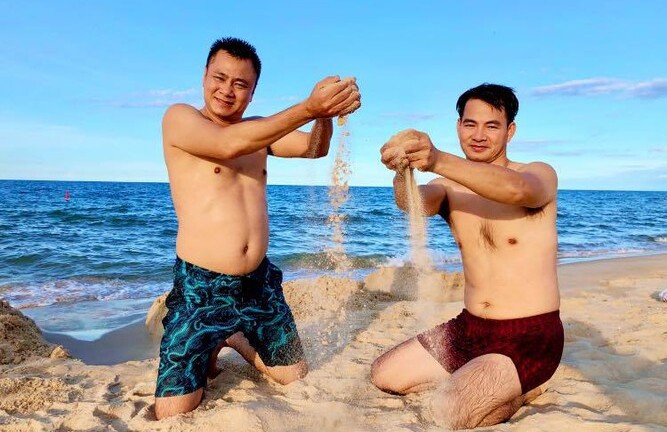 Tự Long đăng loạt ảnh