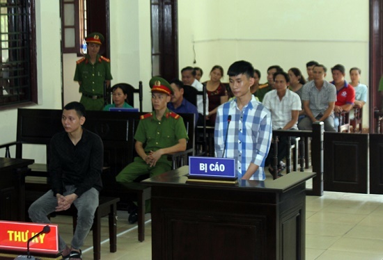 Giá đắt cho 2 thanh niên ra tay hại người vì một... ánh mắt