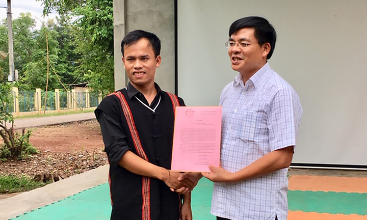 Chàng trai Pa Kô Hồ Văn Ngởi nặng lòng vì bản làng