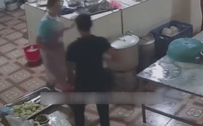 Diễn biến mới vụ nữ phụ bếp bị tạt axit bỏng mặt, hỏng 1 bên mắt