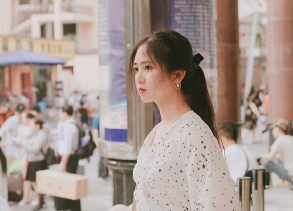 Tân nữ sinh Đại học Luật khiến dân mạng ngẩn ngơ vì vẻ đẹp ngây thơ