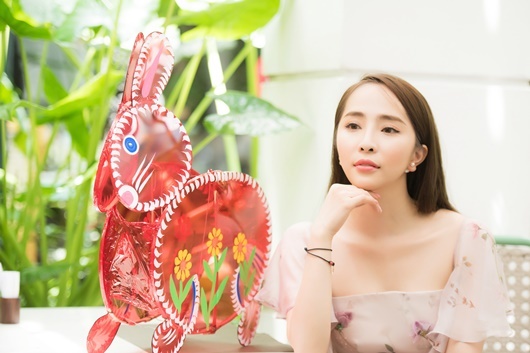Quỳnh Nga tung bộ ảnh xinh tươi hết nấc khi được đón sinh nhật ở Thủ đô