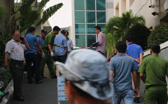 Can ngăn chồng đánh vợ, bảo vệ bệnh viện bị đâm tử vong