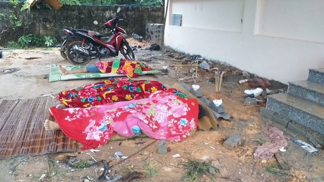 Tường bê tông đổ sập đè vào nhóm thợ xây đang ngủ, 3 người tử vong