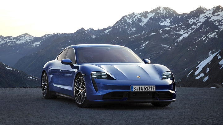 Cận cảnh Porsche Taycan Turbo 2020 đầy uy lực giá hơn 3,5 tỷ đồng
