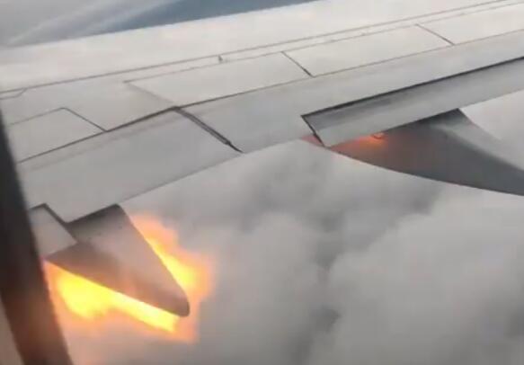 Động cơ cánh máy bay bốc cháy khi đang trên bầu trời, hành khách hốt hoảng nhắn lời từ biệt