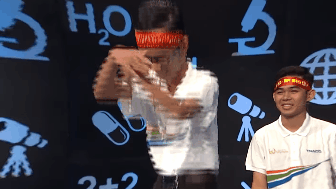 Video: “Nhà leo núi” năm 19 trổ tài múa quạt, nhảy Kpop gây bão mạng