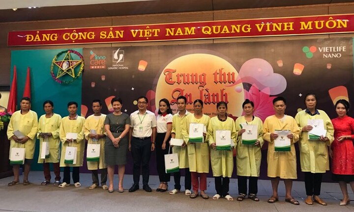 Niềm vui bất ngờ đến trong bệnh viện Lão khoa Trung ương dịp Tết Trung thu