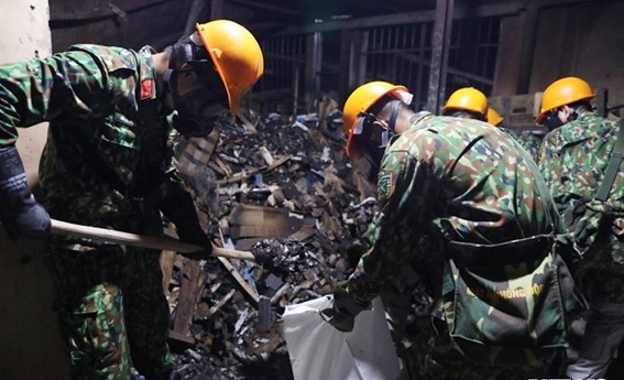 Rải gần 4 tấn chất hóa học chống phát tán thủy ngân trong nhà máy Rạng Đông