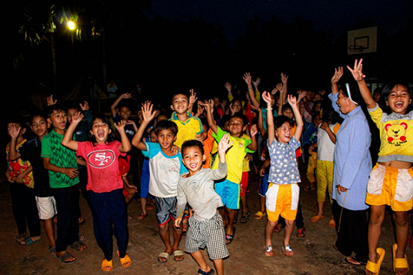 Bình Tây gửi yêu thương tới nhà lưu trú sắc tộc Teresa