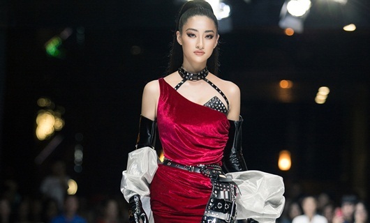 Sau đăng quang, hoa hậu Lương Thùy Linh nâng hạng kỹ năng catwalk với thần thái đỉnh cao