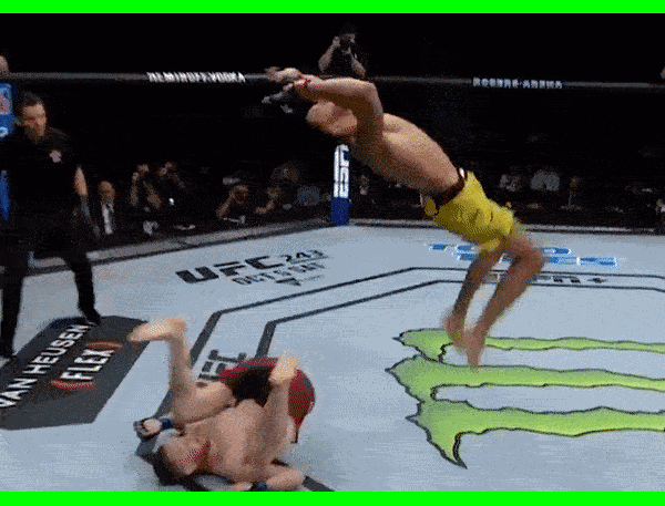 Video: Võ sĩ MMA ra đòn kiểu nhào lộn giống ninja khiến khán giả ngớ người