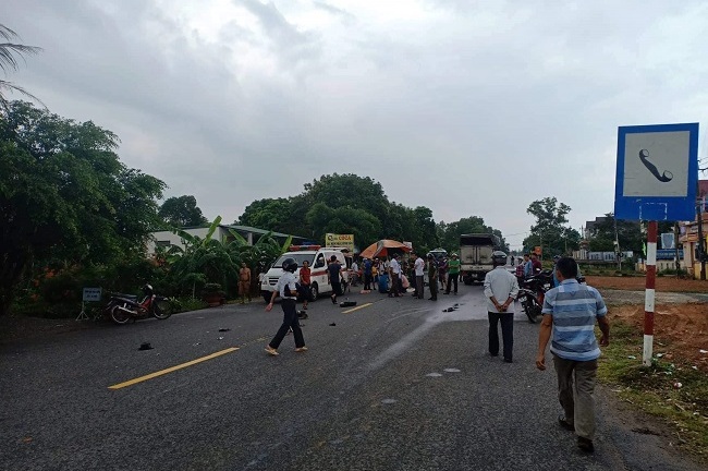 Tin tức tai nạn giao thông mới nhất hôm nay 19/9/2019: Va chạm với ô tô con, người đàn ông tử vong