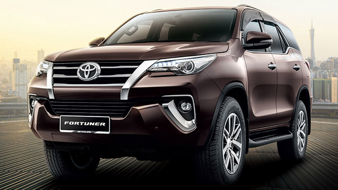 Toyota Fortuner sắp được trang bị màn hình cảm ứng mới tích hợp Apple CarPlay và Android Auto