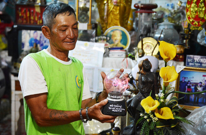 Lão ve chai “phù phép” đồ phế phẩm thành gia tài bạc tỷ